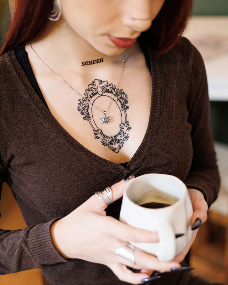 Colar em aço inoxidável com pendente duas luas e cristal labradorite - Colar Elunara | Celtiana