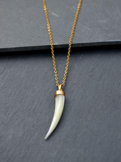 Colar dourado com pendente corno - Colar Sorcha | Celtiana