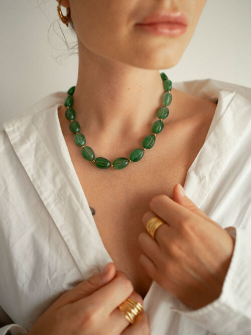 Colar Dourado com Pedras Verdes em Aço Inoxidável - Colar Verna | Celtiana